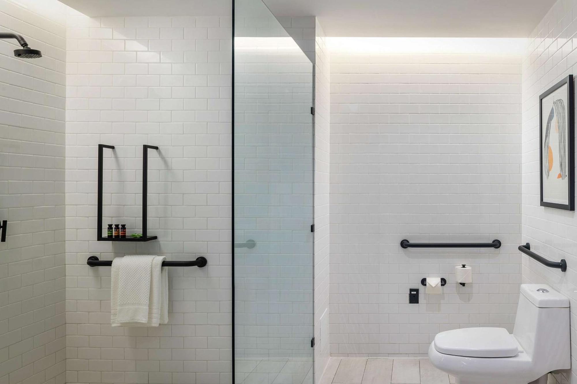 King Room Mobility Hearing Access or Non-Smoking